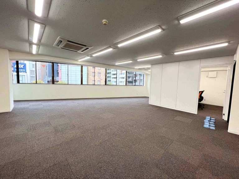 神田駅徒歩１分！8人用会議室・内装付きセットアップオフィス