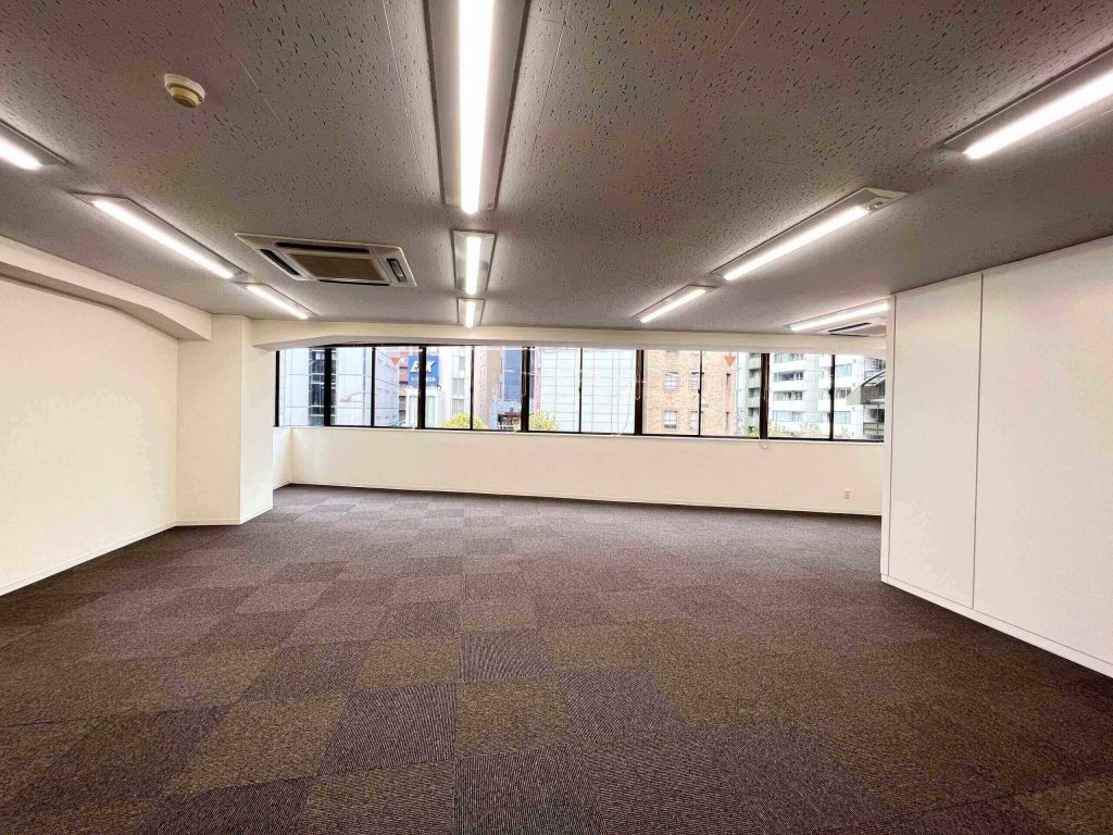 神田駅徒歩１分！8人用会議室・内装付きセットアップオフィスの写真4