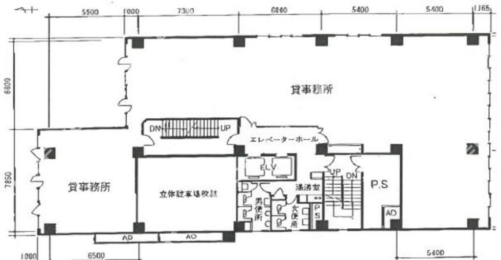 ナチュラルな木目調の内装で落ち着いた雰囲気の居抜きオフィスの写真2