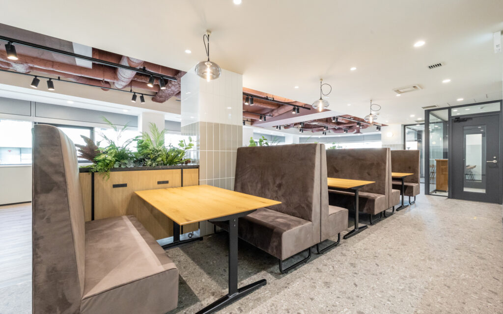 【セットアップ 馬喰横山駅徒歩3分】会議室3室・ブース完備の開放的な高天井オフィスの写真4