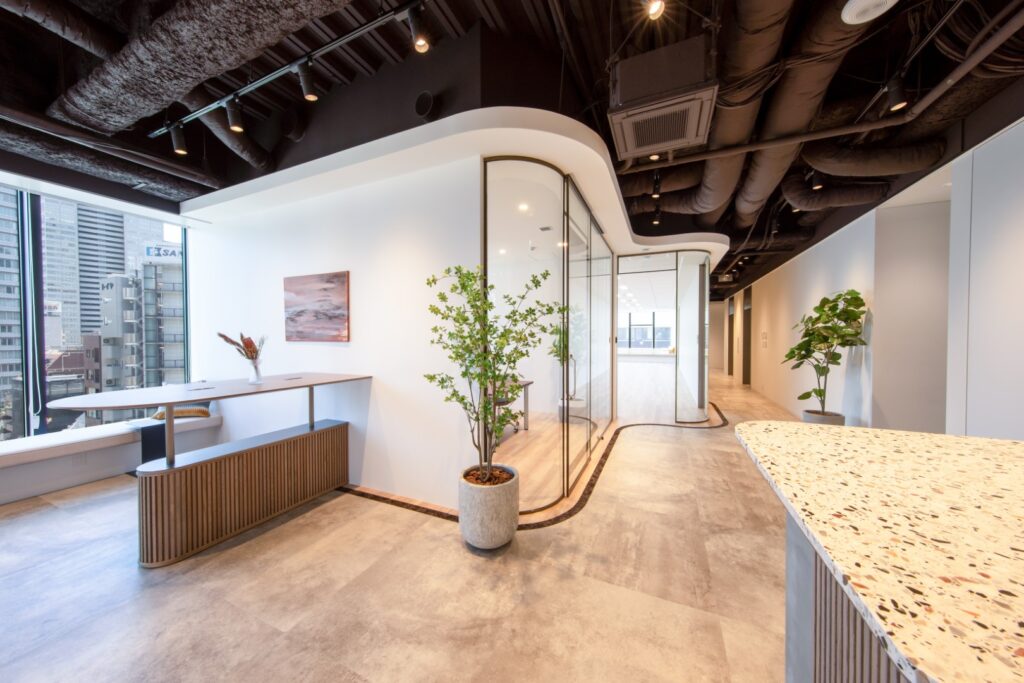 芝公園駅徒歩5分!採光抜群で陽の差し込むセットアップオフィスの写真3