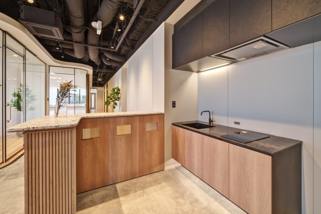 芝公園駅徒歩5分!採光抜群で陽の差し込むセットアップオフィスの写真8