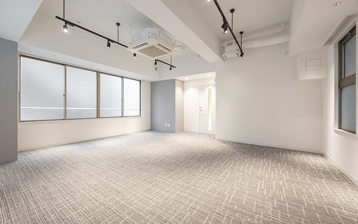 【セットアップ 神保町駅徒歩1分】什器完備の会議室付きモダンオフィス