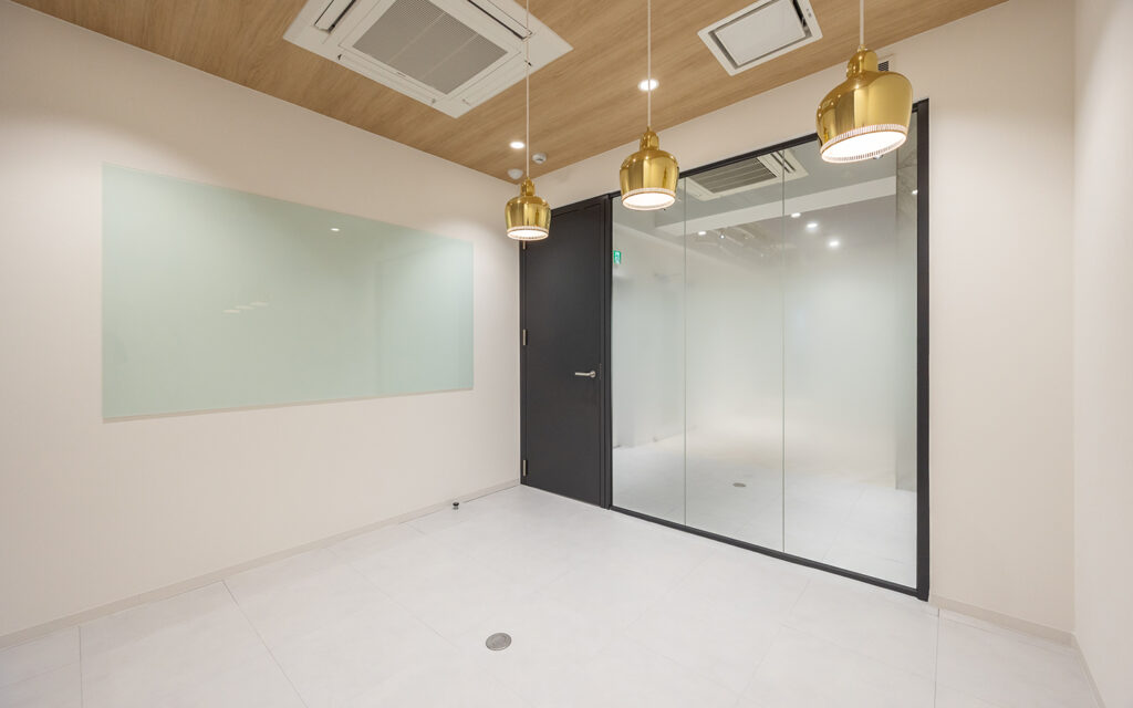 【セットアップ 神保町駅徒歩1分】什器完備の会議室付きモダンオフィスの写真6