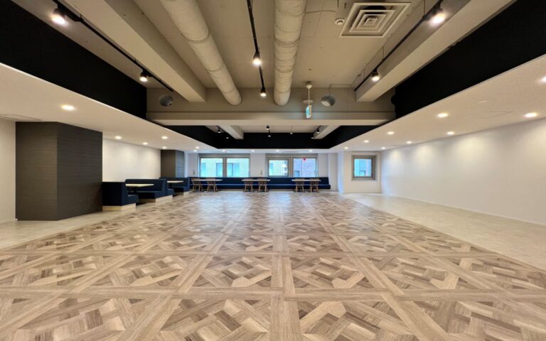天井高3.4m！2023年改装のスタイリッシュなセットアップオフィス