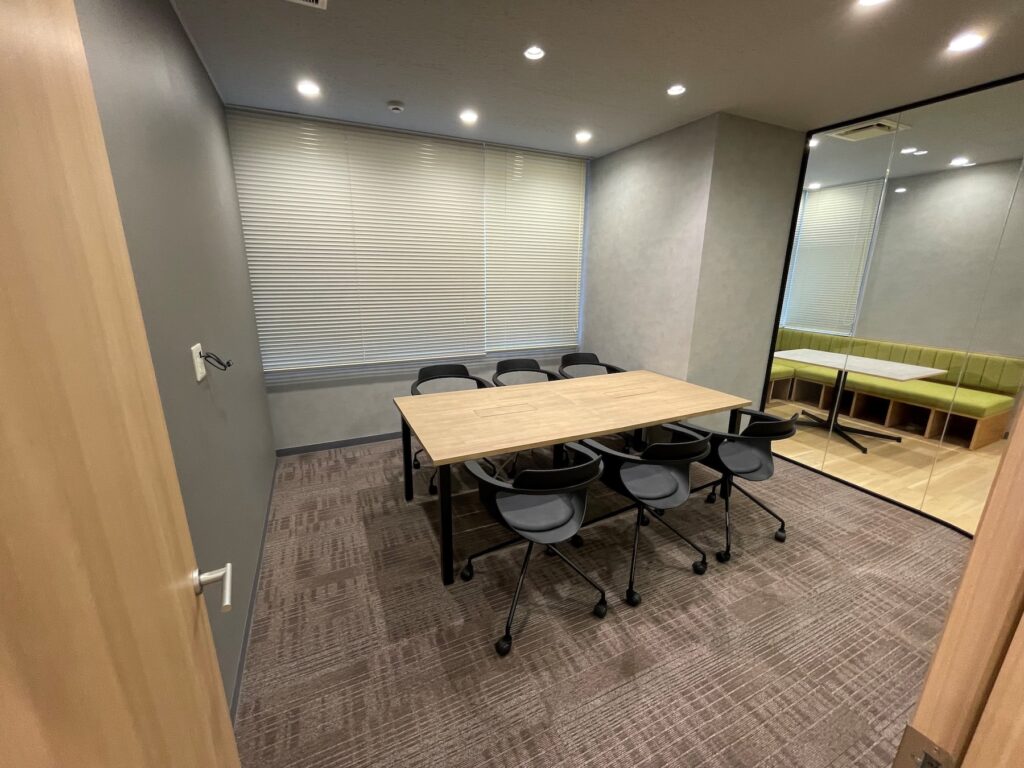 【セットアップ 御成門駅】浜松町駅徒歩圏内！ラウンジ＋会議室＆WEBブース2室付きオフィスの写真4