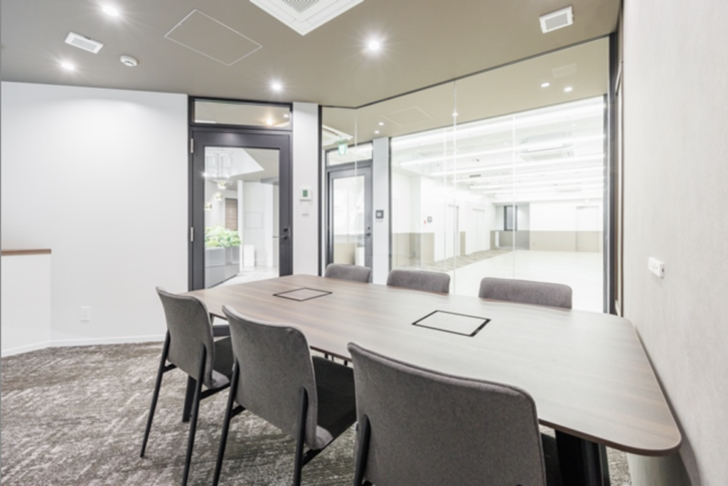 日本橋エリアの魅力を体現するモダンオフィス｜会議室・フォンブース付きの写真4