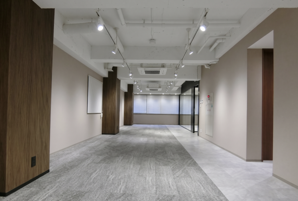 【セットアップ 御成門駅徒歩4分】会議室付き＆初期コスト削減なセットアップオフィスの写真1