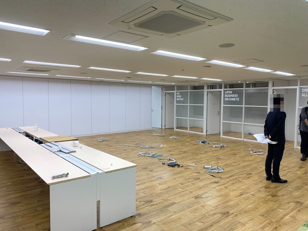 新宿駅から徒歩4分！約100坪の入居しやすい居抜きオフィスが登場！の写真1