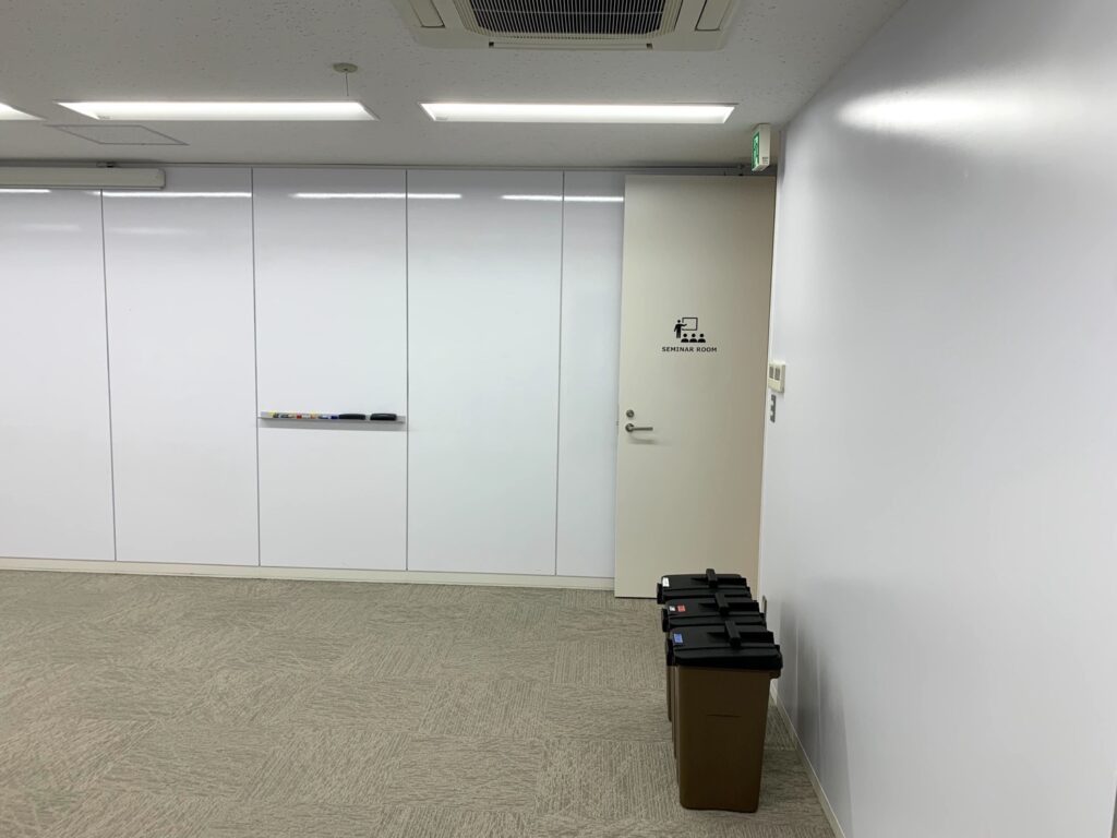 新宿駅から徒歩4分！約100坪の入居しやすい居抜きオフィスが登場！の写真7