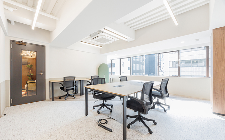 【セットアップ 八丁堀駅徒歩3分】デザイン性の高い内装と会議室付きの機能的オフィス