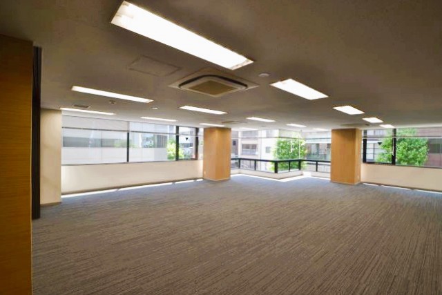 銀座エリア！洗練デザインの屋上テラス付きセットアップオフィス