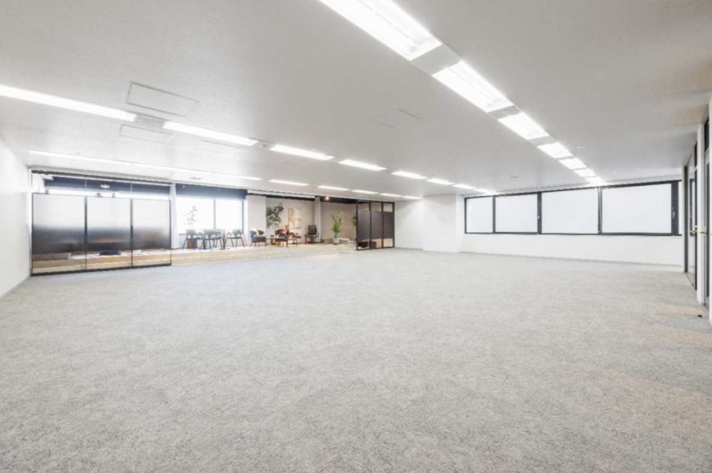 会議室・フォンブース3室完備！コスパ抜群の新築リニューアルオフィスの写真8