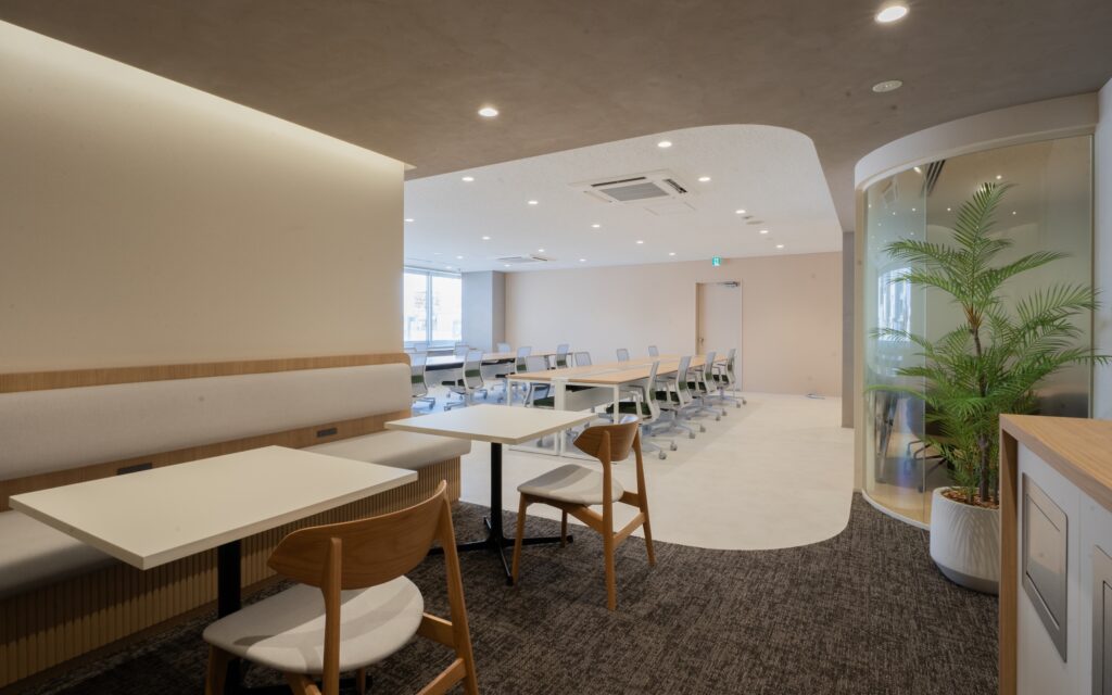 【セットアップ 新宿駅】駅徒歩1分の好立地！最上階プレミアムオフィスの写真4