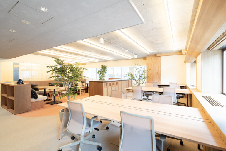 【フルセットアップ 御成門駅】新橋駅至近の環境認証オフィス！共用設備充実で即入居可