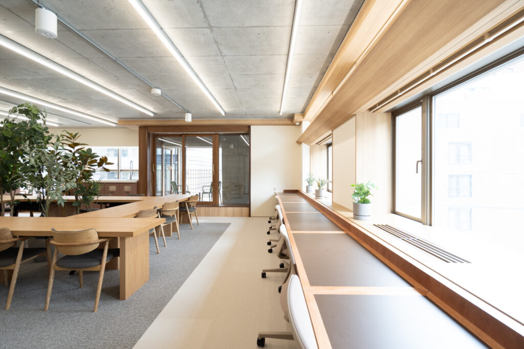 【フルセットアップ 新橋駅】専用バルコニー付きオフィス！共用フォンブース会議室も有りの写真5