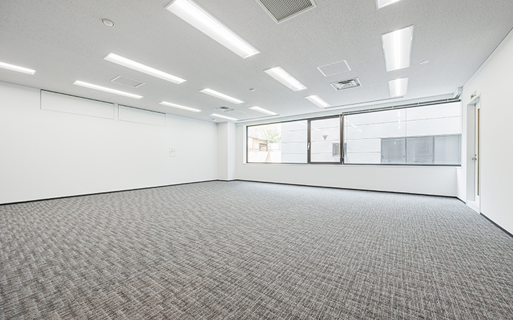 【セットアップ 岩本町駅徒歩3分】会議室・フォンブース完備のリニューアルオフィス