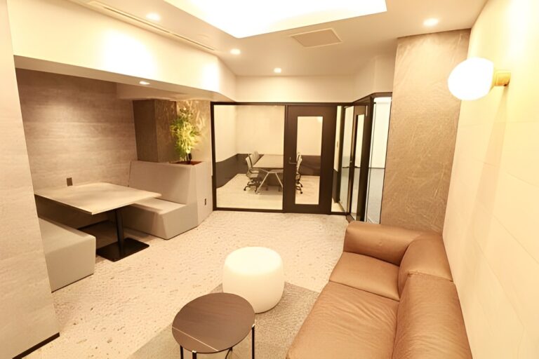 岩本町駅徒歩3分！会議室什器付きのセットアップオフィス
