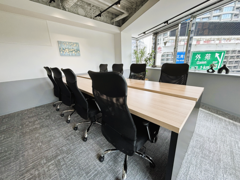 渋谷区！即入居可能な家具＆専用バルコニー付付きオフィス