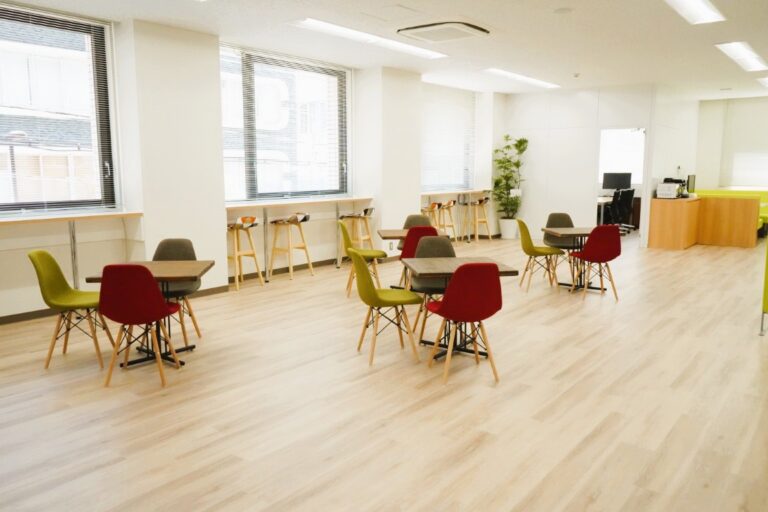 麹町駅4分の居抜きオフィス！会議室・家具付きスムーズな入居可