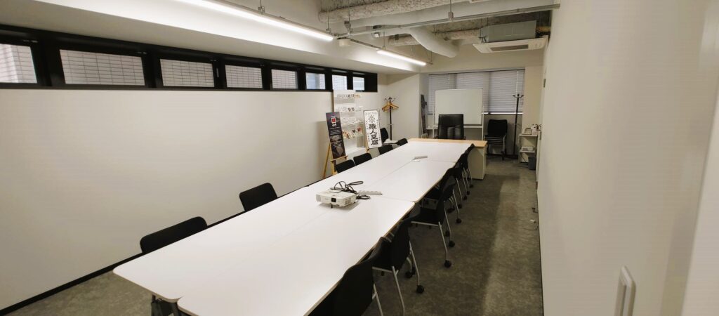 西新宿居抜き！会議室3室・バルコニー有の機能的オフィスの写真5