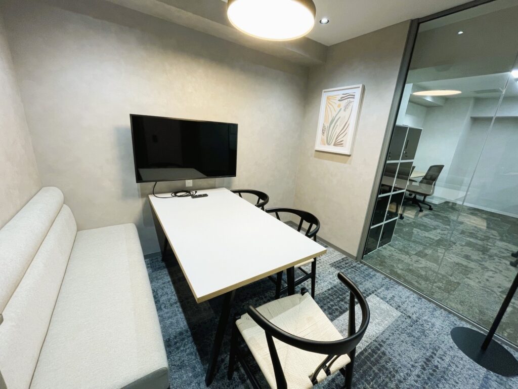 【即入居可】最上階セットアップ会議室2室＆フォンブース完備の写真1