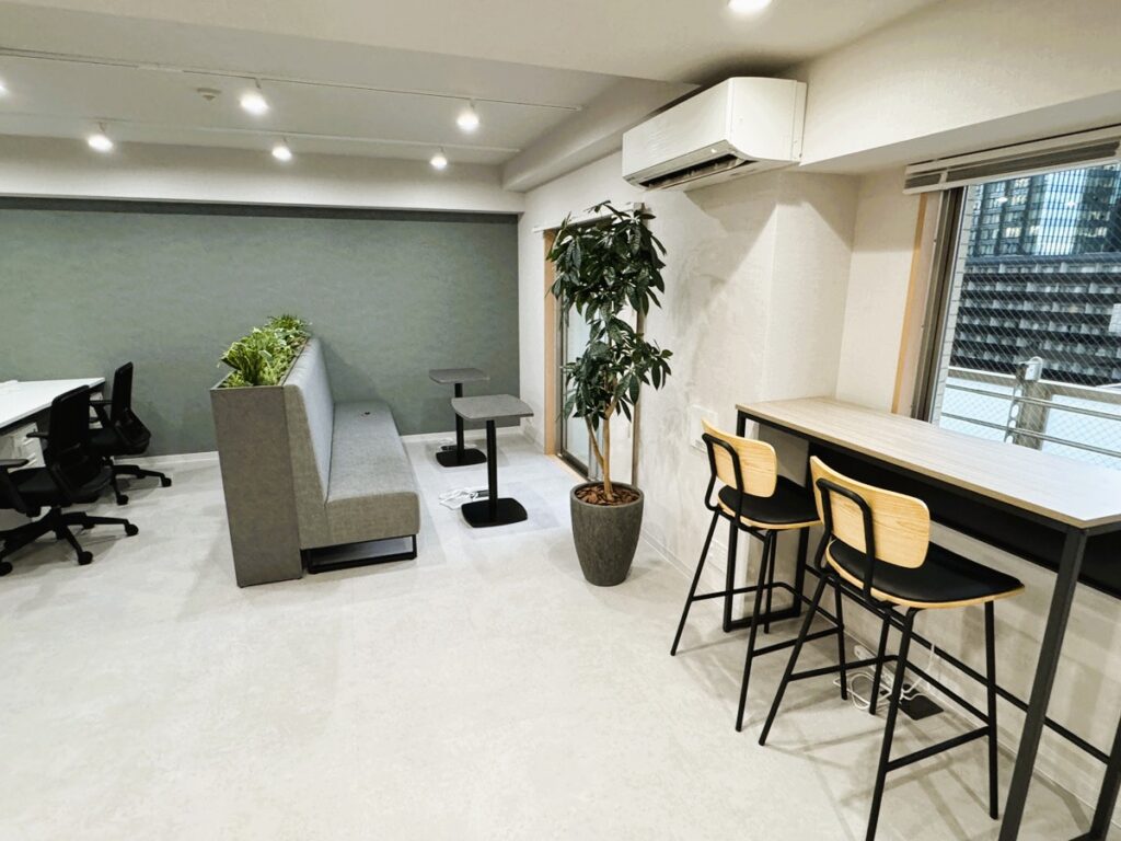 西新宿リノベ済みオフィス！会議室フォンブース完備の充実設備の写真3