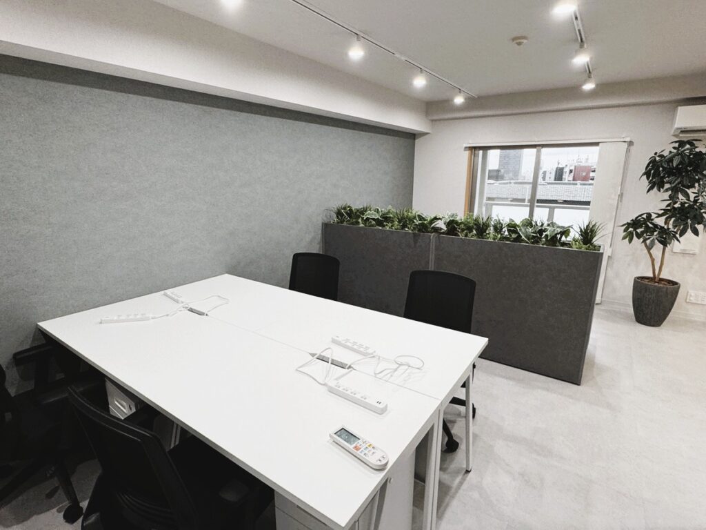 西新宿リノベ済みオフィス！会議室フォンブース完備の充実設備の写真5