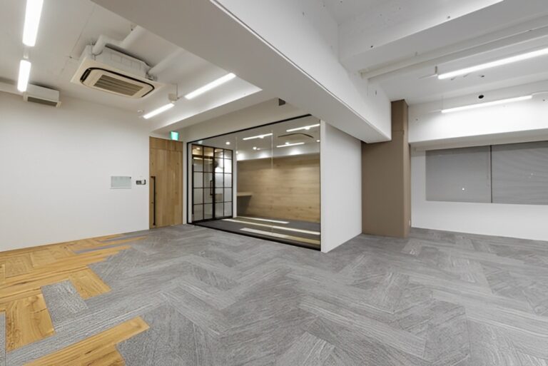 小伝馬町駅徒歩3分！リニューアル済み会議室完備オフィス