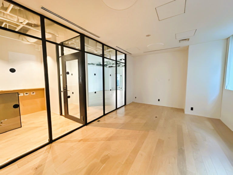 都心4駅アクセス良好！屋上庭園付きで充実設備の居抜きオフィス