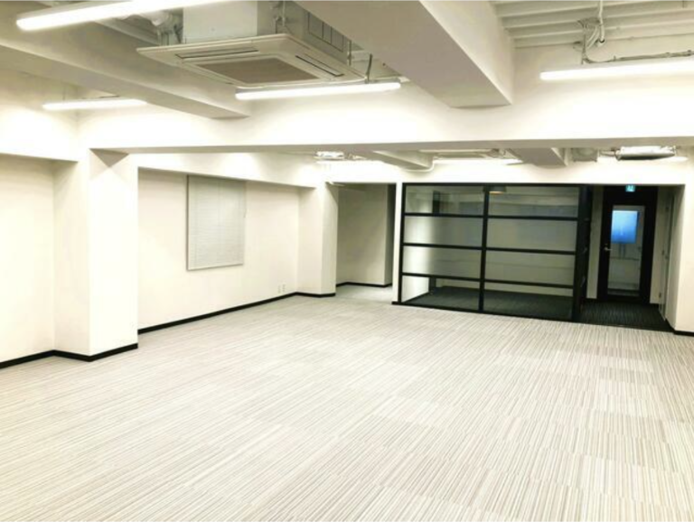 銀座や東京も近い新富町駅徒歩3分！バルコニー付きセットアップ