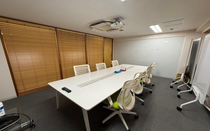 【九段下エリア居抜き】徒歩1分・会議室完備の機能的オフィス