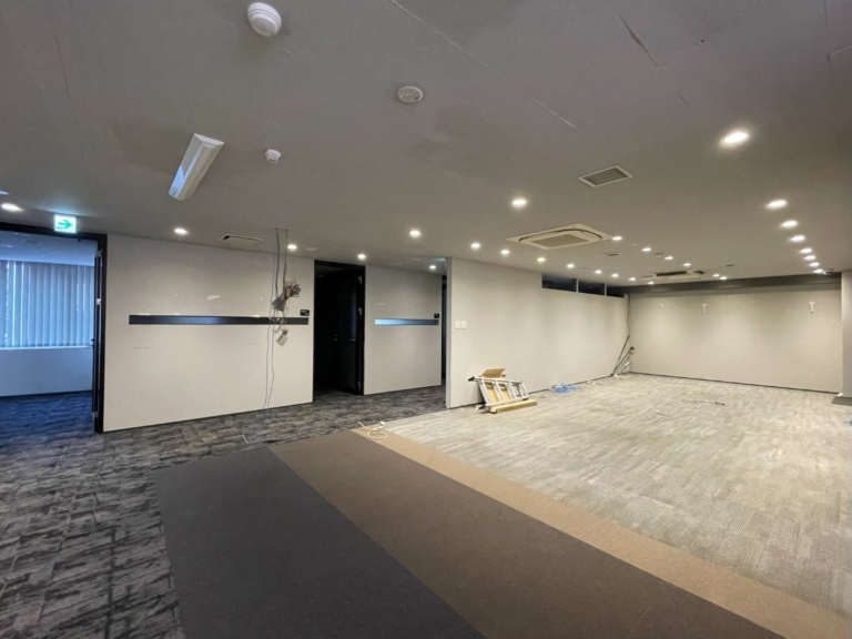 【フリーレント1か月】新宿御苑前駅徒歩8分の居抜きオフィス