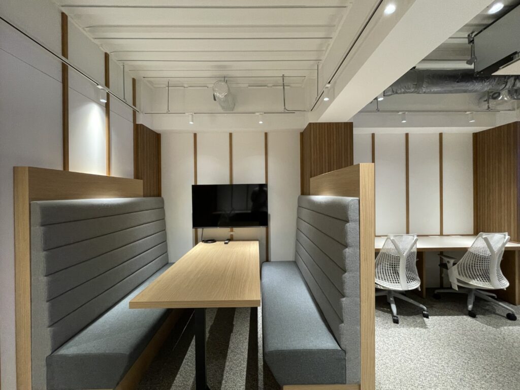 採用力UPの渋谷立地！ハーマンミラーチェア付き快適オフィスの写真5