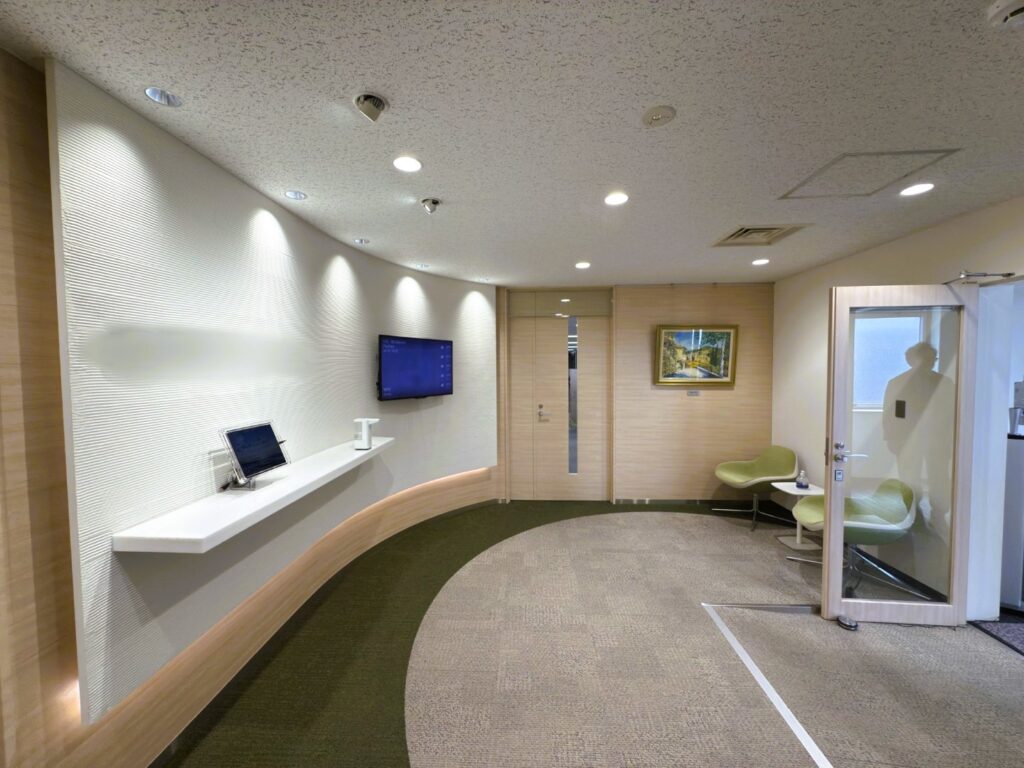 【新宿区居抜き】フォンブース付きでスタイリッシュなオフィスの写真8