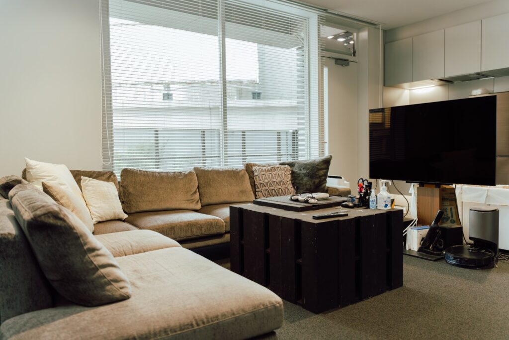 【居抜き 代々木駅徒歩8分】ソファラウンジ付き・来客対応に最適なオフィスの写真1