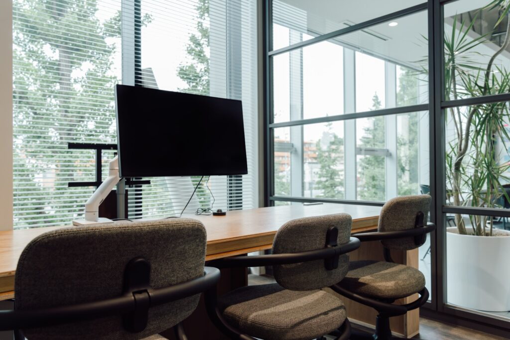 【居抜き 千駄ヶ谷駅5分】フォンブース付き・緑豊かなナチュラルオフィスの写真6