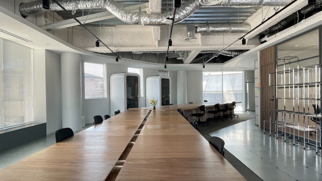 【居抜き 千駄ヶ谷駅5分】フォンブース付き・緑豊かなナチュラルオフィスの写真7