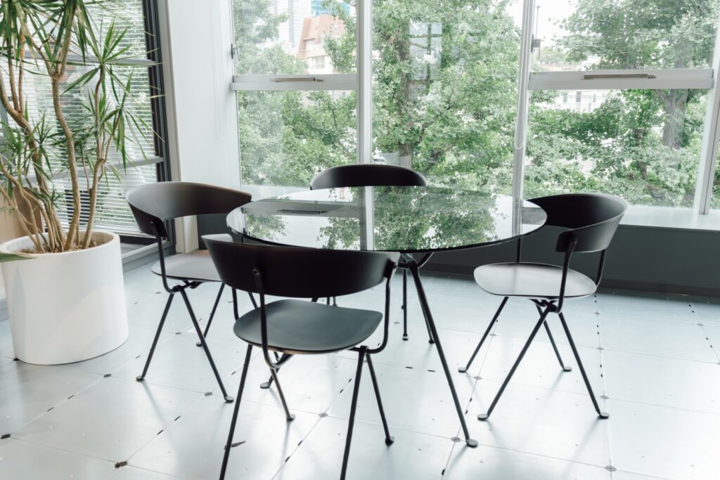 【居抜き 千駄ヶ谷駅5分】フォンブース付き・緑豊かなナチュラルオフィスの写真8