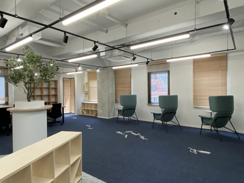 高田馬場駅徒歩3分！家具・シェアラウンジ・会議室完備オフィスの写真4