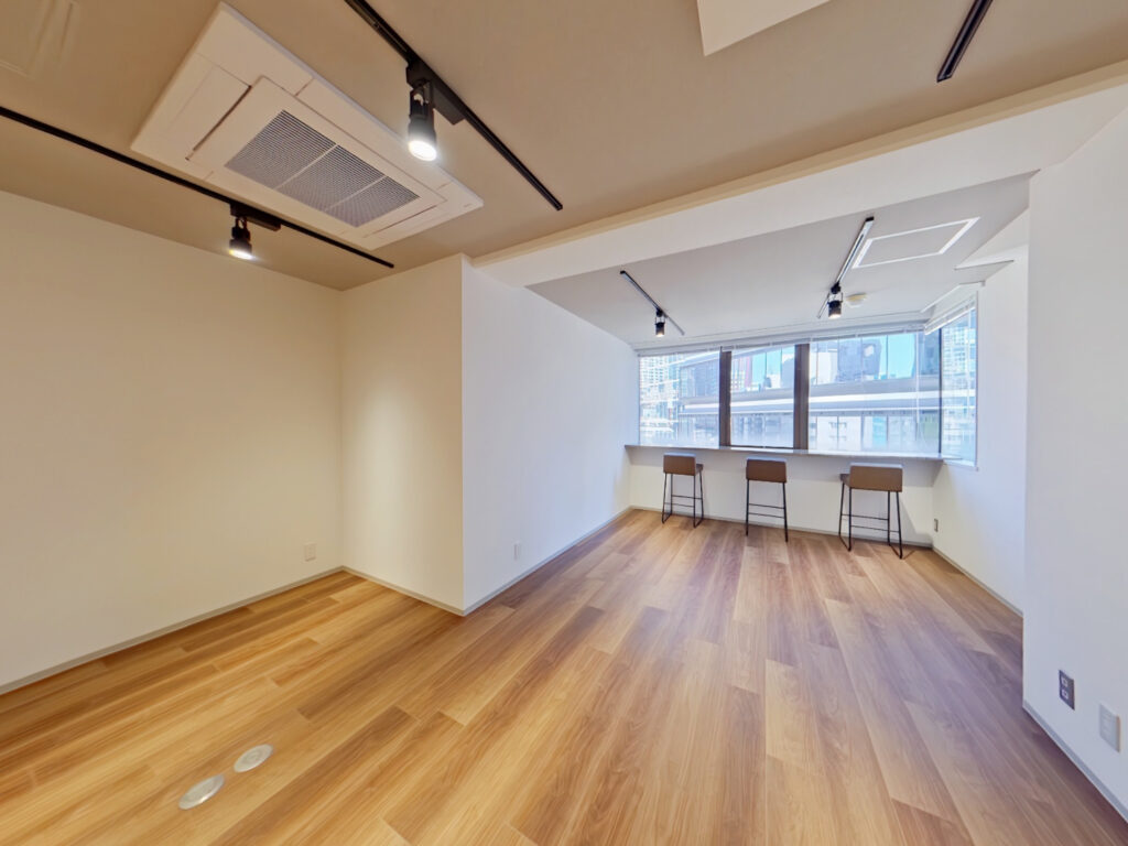 田町駅徒歩6分！共用会議室有り＆敷金礼金ゼロ内装付きオフィスの写真1