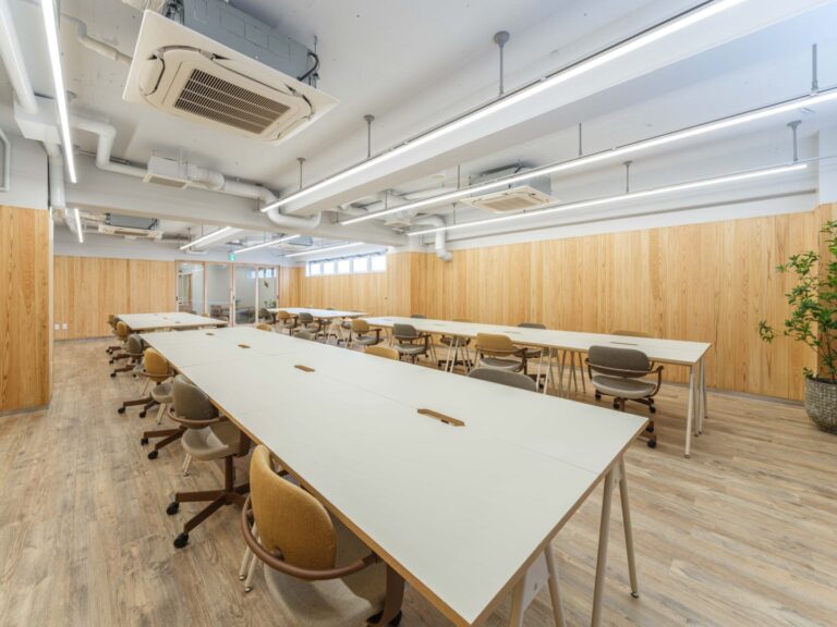 四谷三丁目駅徒歩2分！会議室完備の木質リノベオフィス