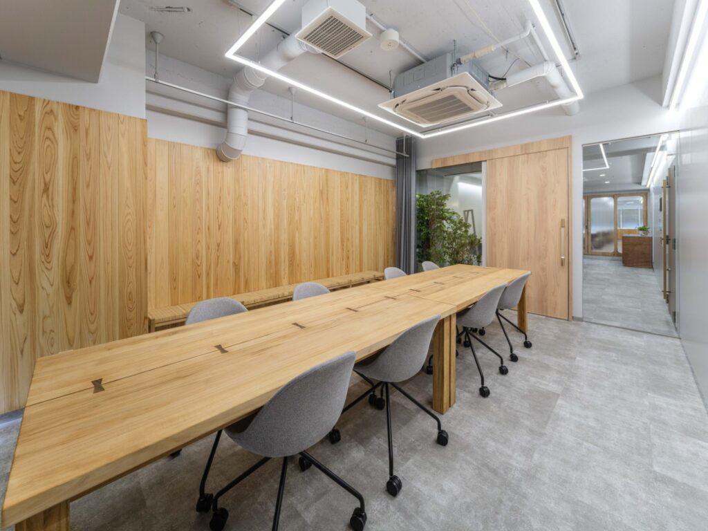 四谷三丁目駅徒歩2分！会議室完備の木質リノベオフィスの写真4