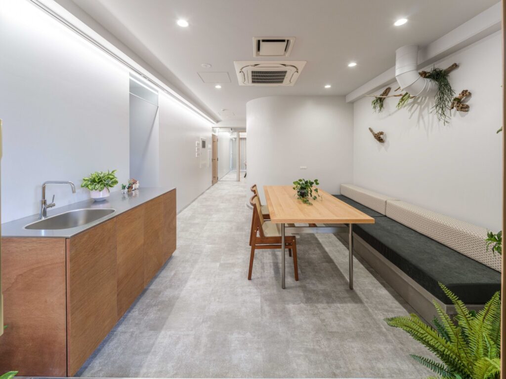 四谷三丁目駅徒歩2分！会議室完備の木質リノベオフィスの写真7