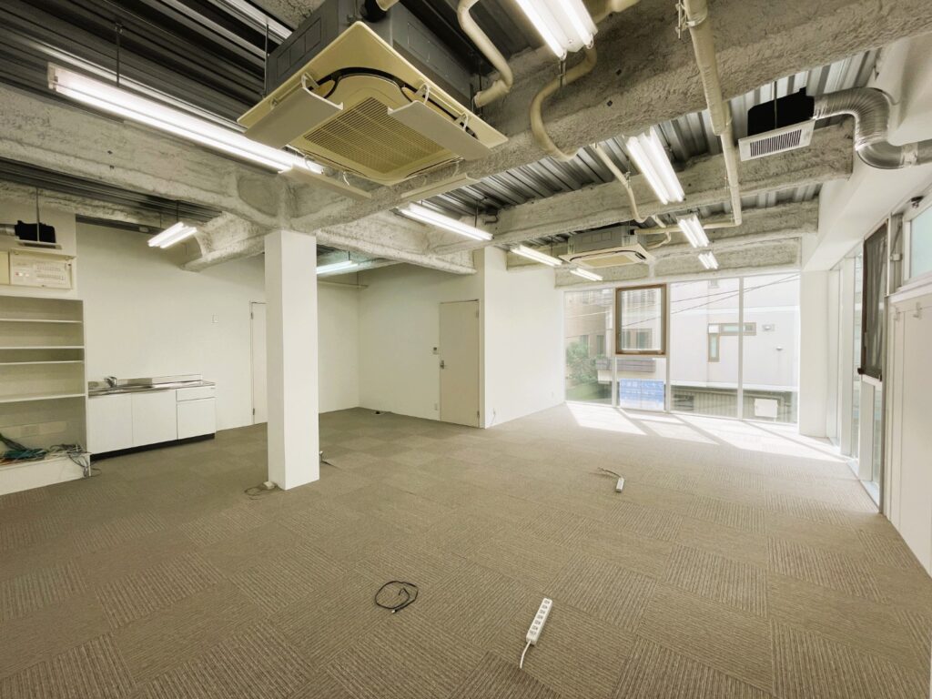 永田町駅徒歩4分！自然光あふれ開放的で会議室付きのオフィスの写真3