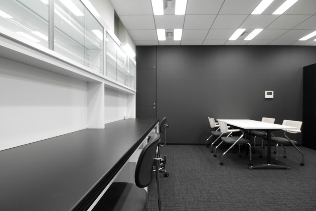 大門駅徒歩2分！会議室2室＆仕切りがしっかりした執務席完備の写真5