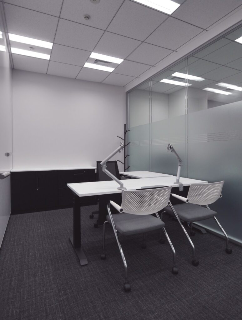 大門駅徒歩2分！会議室2室＆仕切りがしっかりした執務席完備の写真6