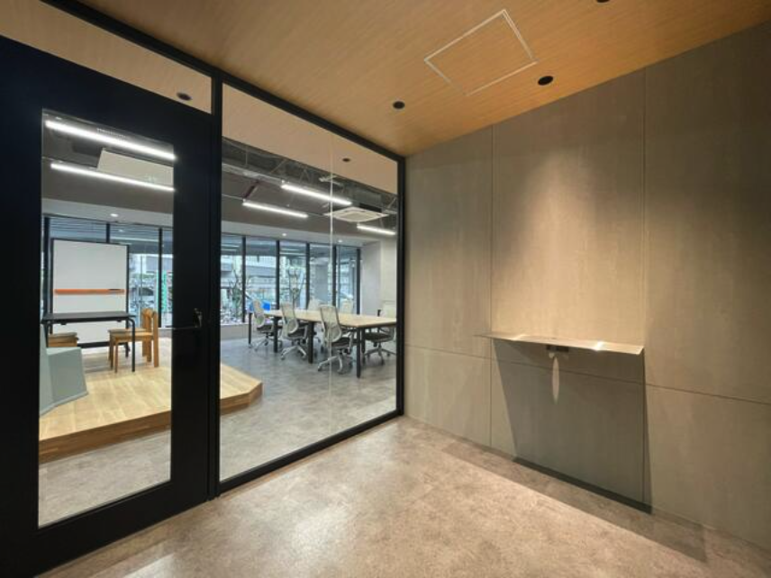 六本木一丁目駅3分&敷金ゼロ相談可!高天井の開放的セットアップの写真6