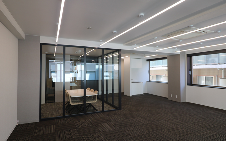 【セットアップ 神保町駅徒歩4分】最上階&会議室付き好立地物件