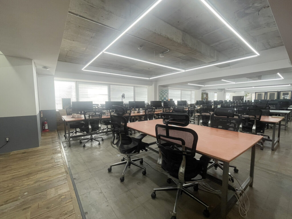 【居抜き 表参道駅徒歩6分】南青山エリアの会議室完備オフィスの写真4